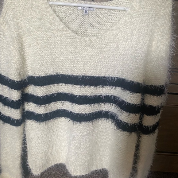 LOTS* All 5 for $40- Women's sweaters size Small to Medium - Picture 3 of 4